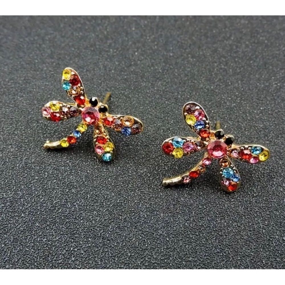 🩵 Betsey Johnson NEW pretty crystal embellished dragonfly stud earrings 🩵